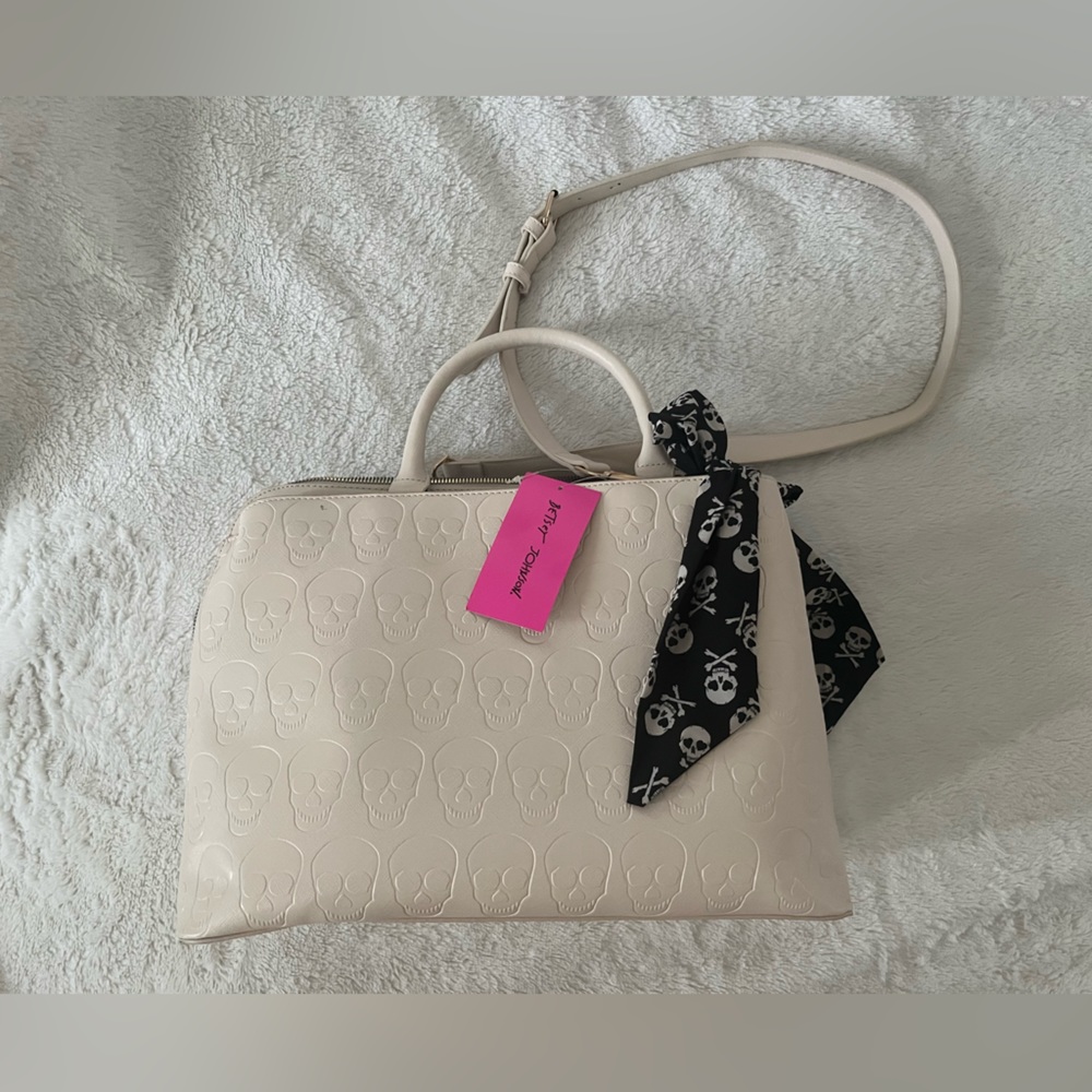 Betsey Johnson skull Bag NEW